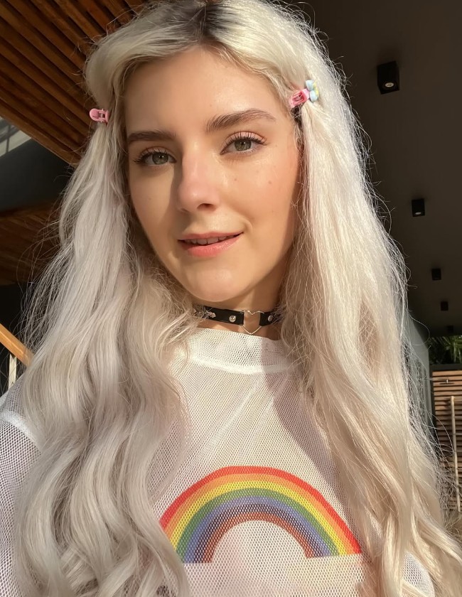 Eva Elfie Gallery 2